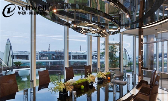 安迪和她身邊的幾盞燈-辦公室照明解析