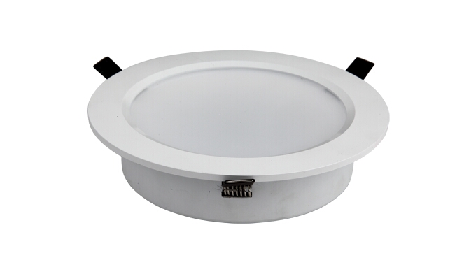 華輝照明LED筒燈驅動為恒流隔離外置驅動,便于安裝維護,與光源板實現完美匹配。 華輝照明LED筒燈驅動為恒流隔離外置驅動,便于安裝維護,與光源板實現完美匹配。