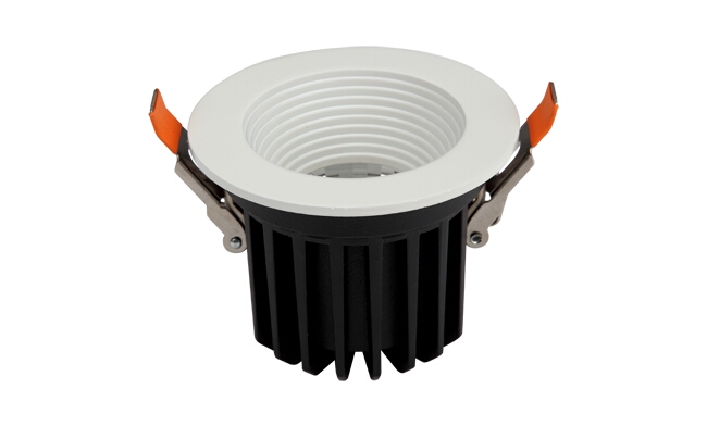 華輝照明LED筒燈驅動為恒流隔離外置驅動，便于安裝維護，與光源板實現完美匹配。