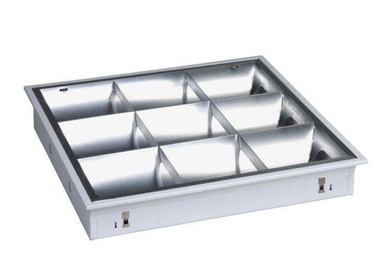 華輝照明專業(yè)LED格柵燈盤廠家,產(chǎn)品有T8格柵燈盤，T5格柵燈盤，明裝格柵燈盤，暗裝格柵燈盤，是一家集研發(fā)、生產(chǎn)、銷售于一體的綜合性LED室內(nèi)照明生產(chǎn)服務(wù)商。