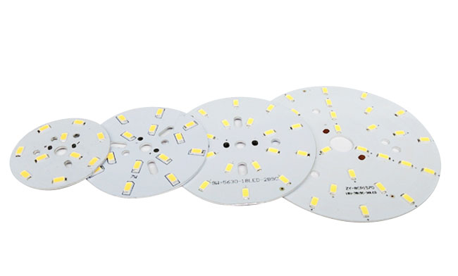 COB筒燈燈體保用5年，驅動保用2年，光源使用30000小時。