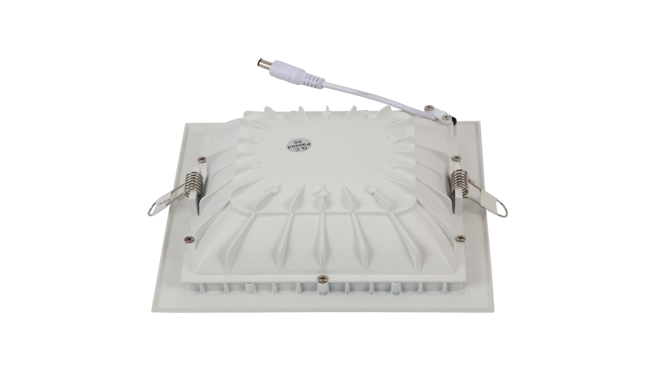 華輝照明專業(yè)LED筒燈廠家，標(biāo)準(zhǔn)的流程與質(zhì)檢程序確保COB筒燈質(zhì)量穩(wěn)定如一。