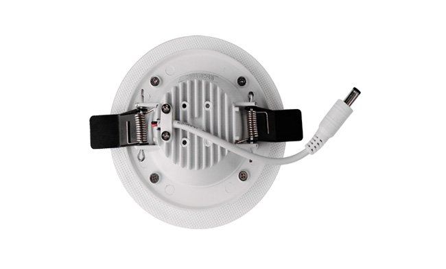 華輝照明成立于1987年，是一家專業(yè)生產(chǎn)面板燈,led面板燈,面板燈廠家,直發(fā)光面板燈，側(cè)發(fā)光面板燈的大型企業(yè)。