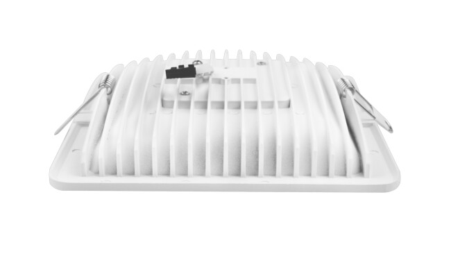 COB筒燈燈體保用5年，驅動保用2年，光源使用30000小時。