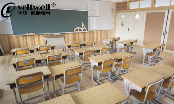 華輝照明-課桌上的照明設計
