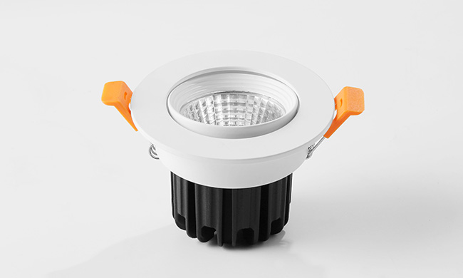 華輝照明成立于1987年，是一家專(zhuān)業(yè)生產(chǎn)LED辦公吊線燈,led面板燈,面板燈廠家,直發(fā)光面板燈，側(cè)發(fā)光面板燈的大型企業(yè)。